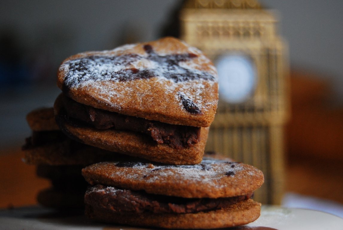 Biscuiti cu migdale si ciocolata
