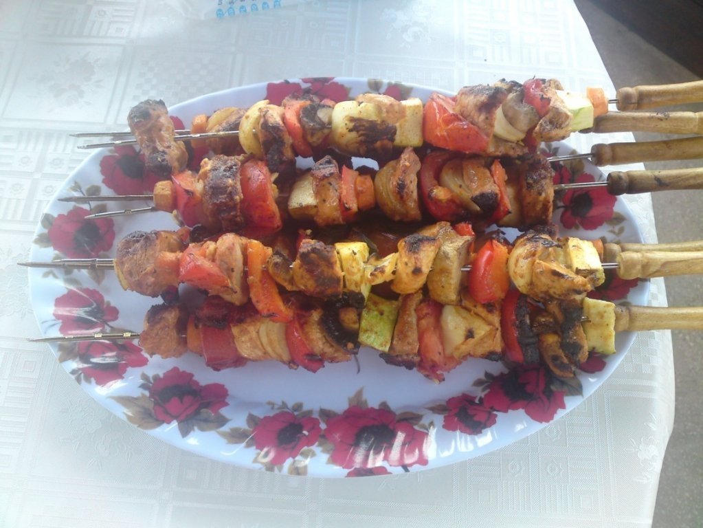 Frigarui de porc si pui la gratar