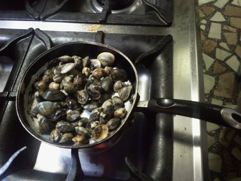 Linguini cu pesto de dovlecel si fructe de mare