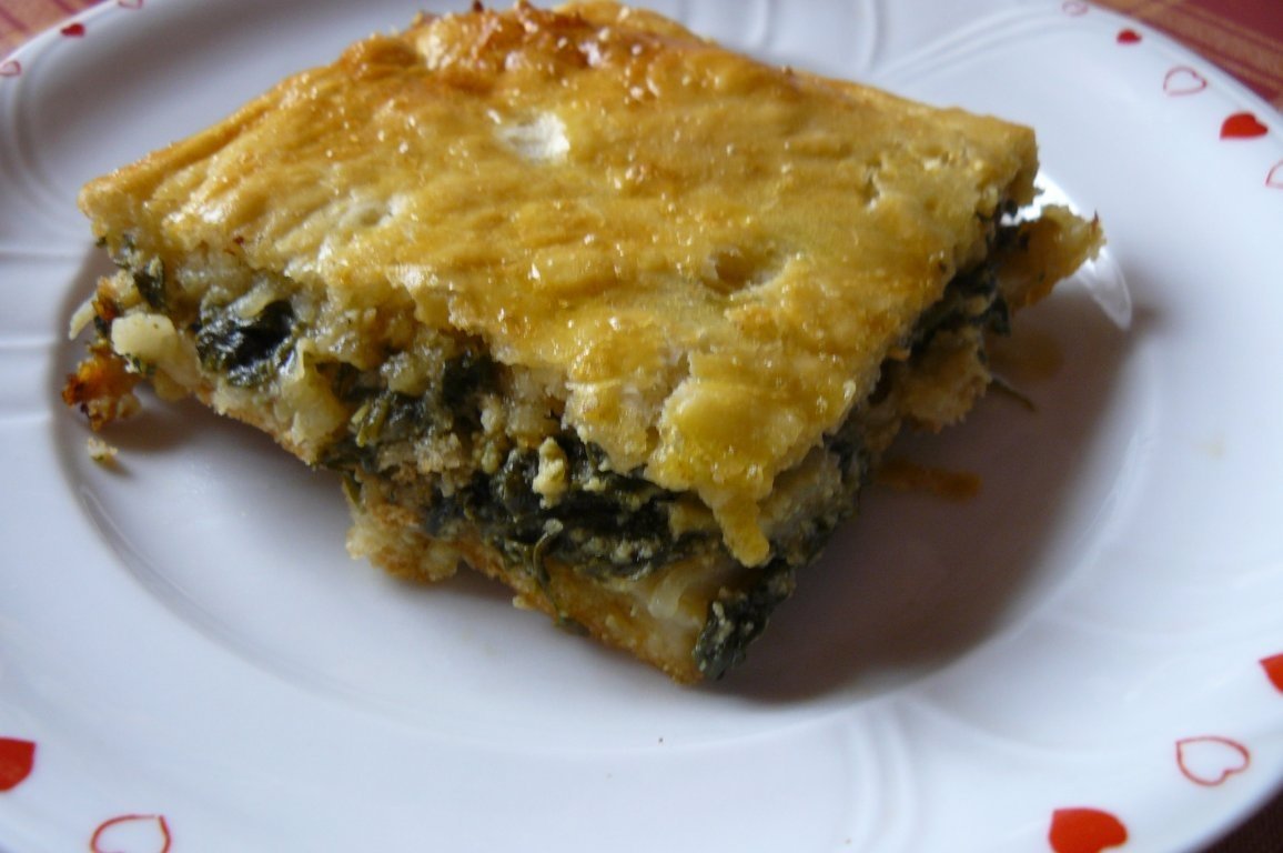 Plăcintă cu ceapă, spanac şi brânză