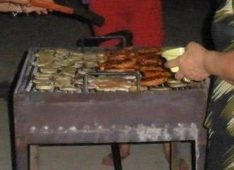 Piept de pui marinat  cu cartofi la gratar