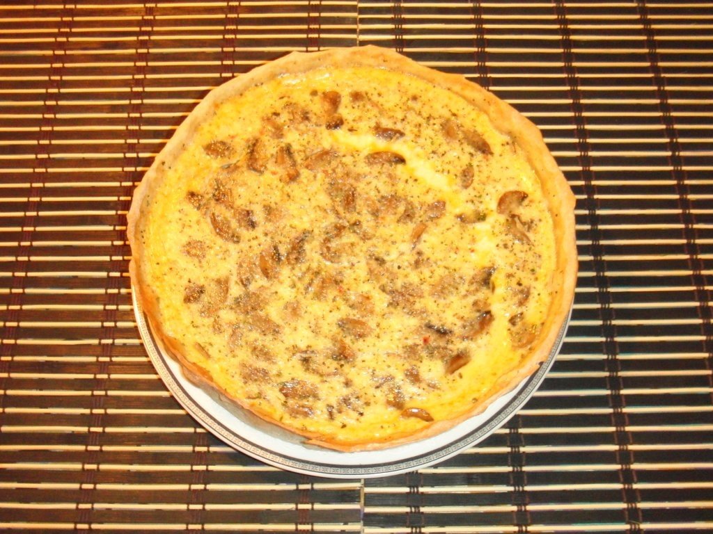 Tarta aperitiv cu ficatei de pui si ciuperci