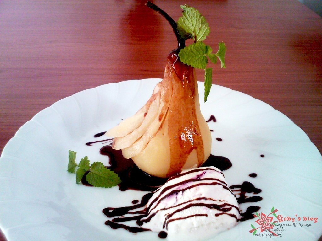 Pere cu sos de ciocolata