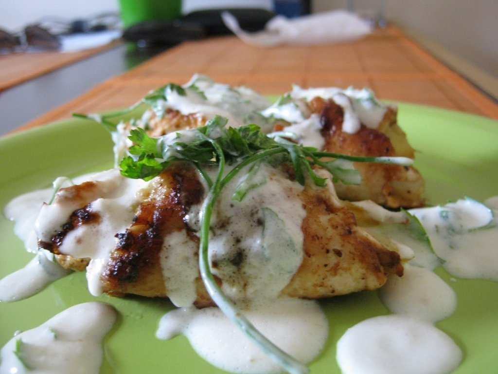 Rulouri de pui cu sos de Sana şi hrean