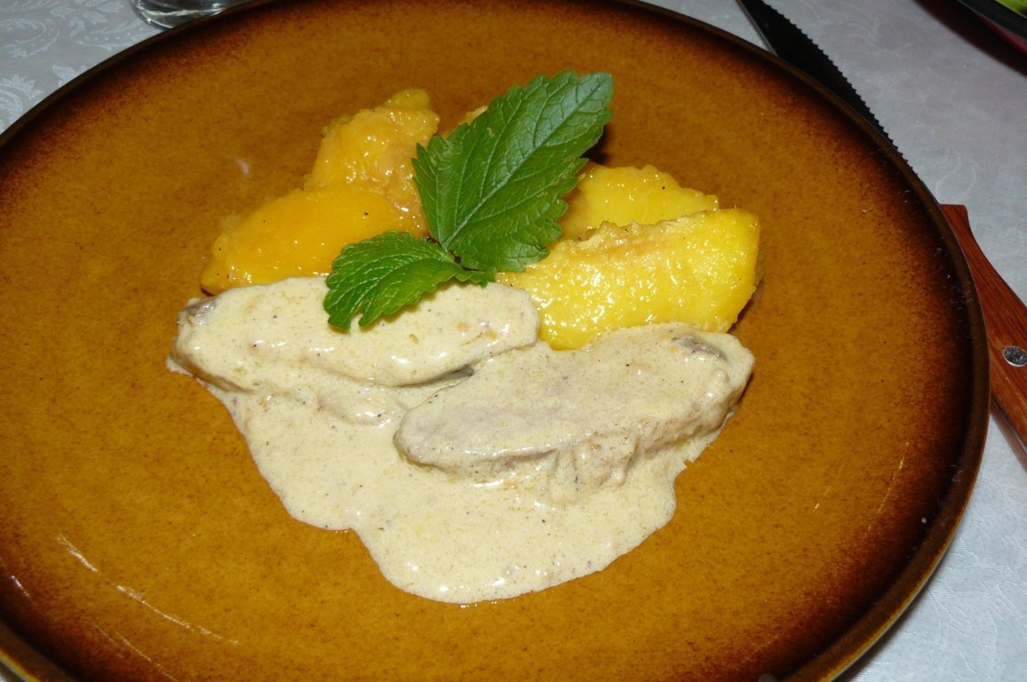 Piept de raţă cu piersici