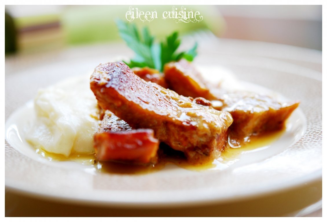 Friptura de porc in cidru cu sos de smantana si mustar