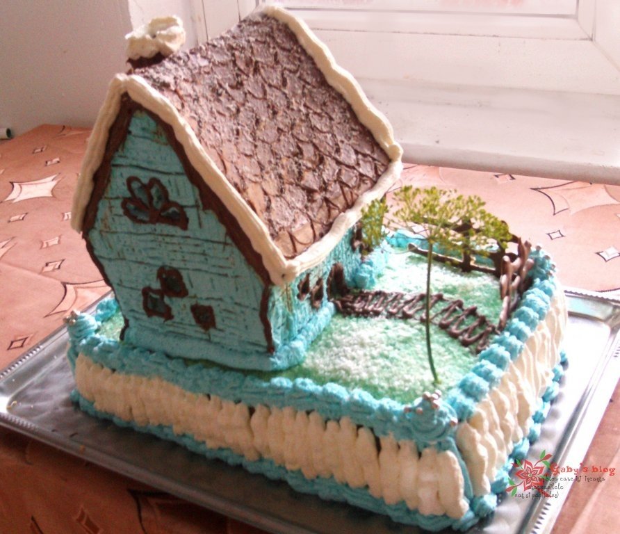 Casuța construită pe tort Doboș cu ness și ciocolată
