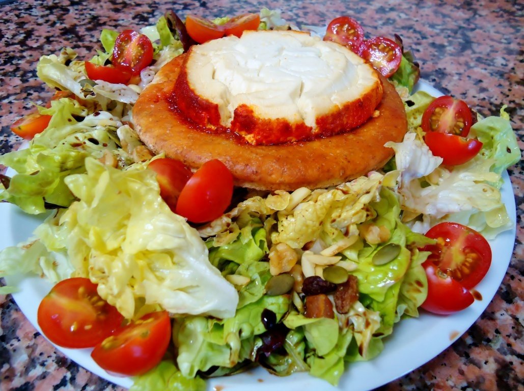 Salata cu branza de capra