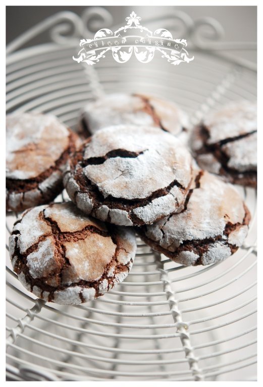Chocolate crinkle cookies
