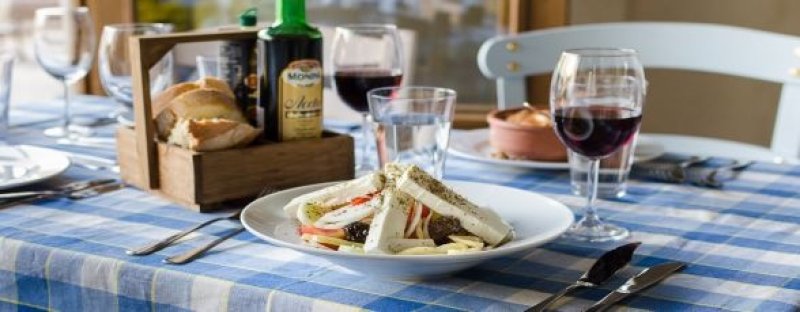 Gustul Greciei a poposit la Meze Taverna, un nou restaurant grecesc in Bucuresti