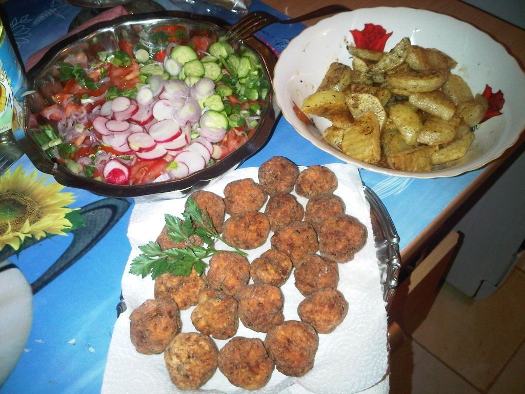 Chiftele de pui cu cartofi