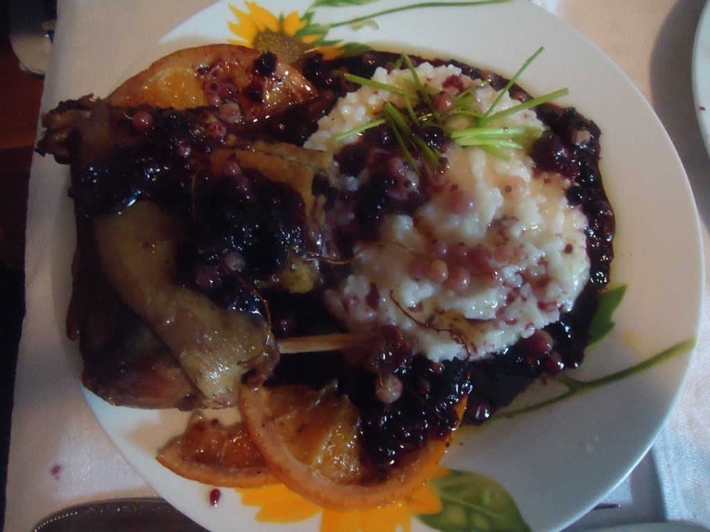 Friptura de rata cu sos de fructe de padure