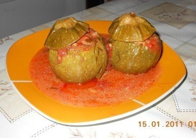 Dovlecei rotunzi umpluti cu carne