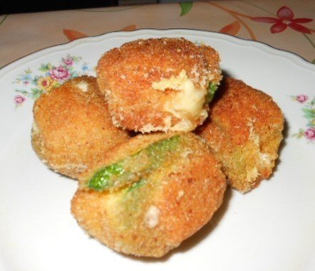 Rulouri de zucchini cu emental