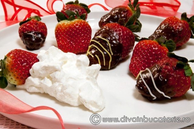 Capsune cu ciocolata