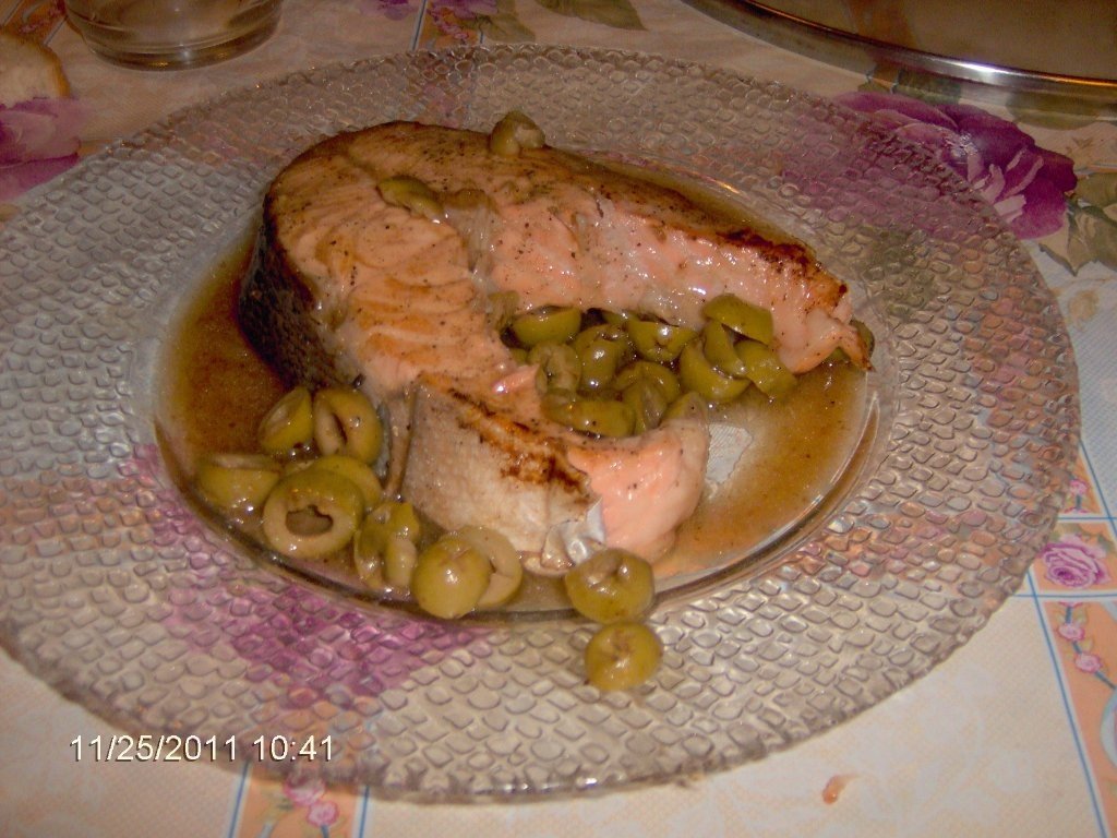 Felii de somon in sos de vin