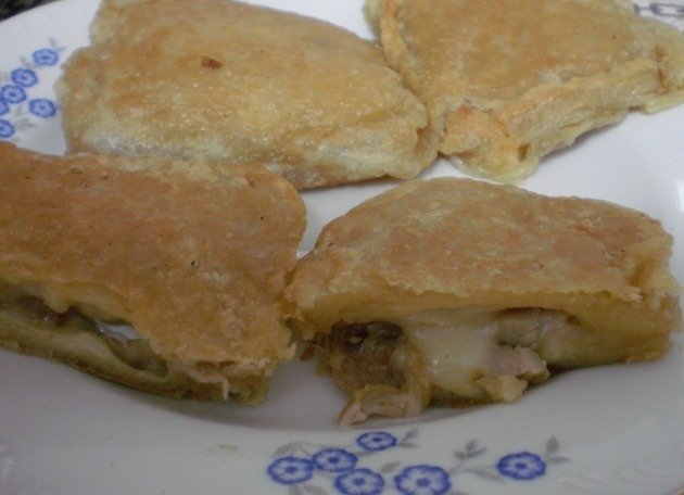 Mini suprize cu pui si cascaval