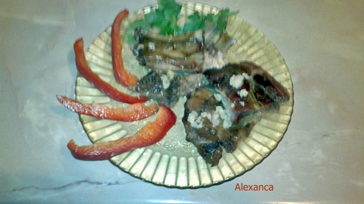 Coaste si ceafa cu vin.