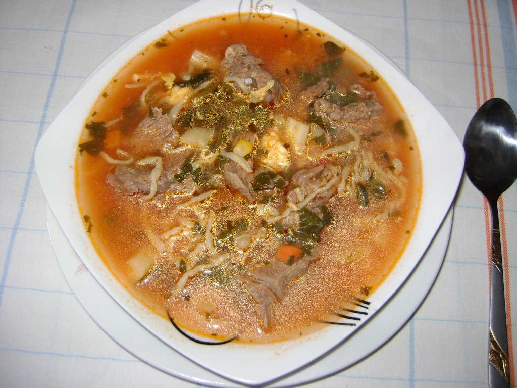 Ciorbita de vitel cu taitei de casa