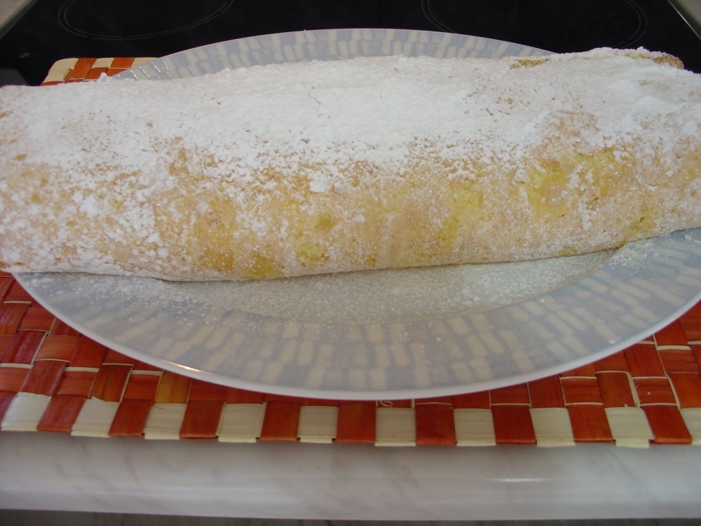 Rulada cu crema de lamaie