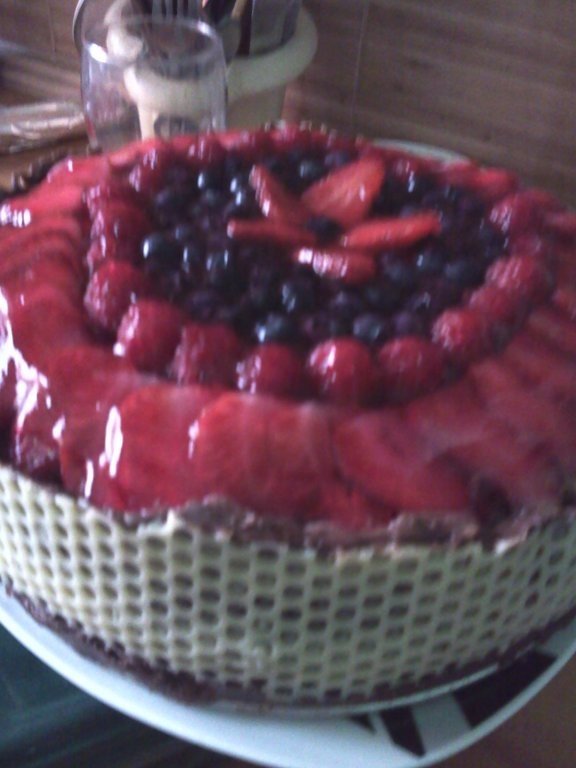 Tort de ciocolata cu fructe