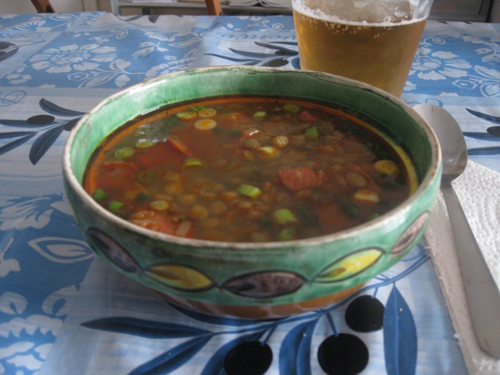 Sopa de lentilhas com chourico (Supa de linte  cu carnat)