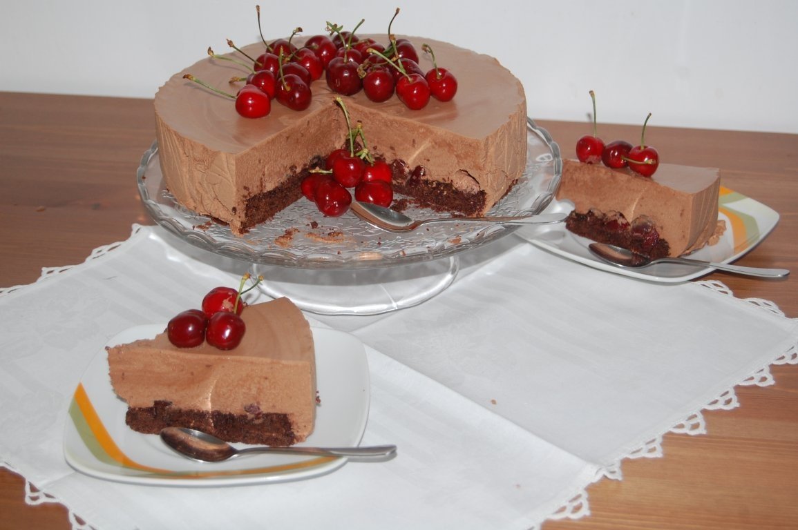 Tort cu ciocolata si cirese
