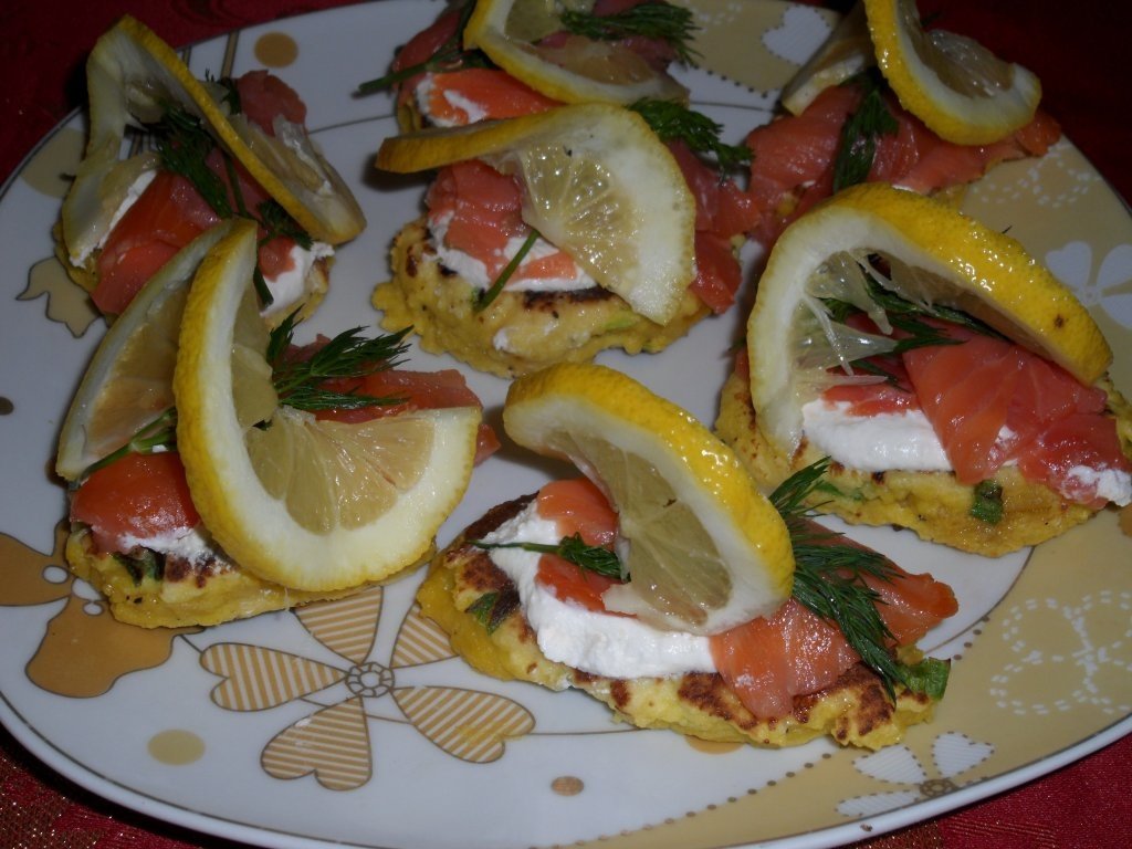 Clatite din cartofi cu somon afumat