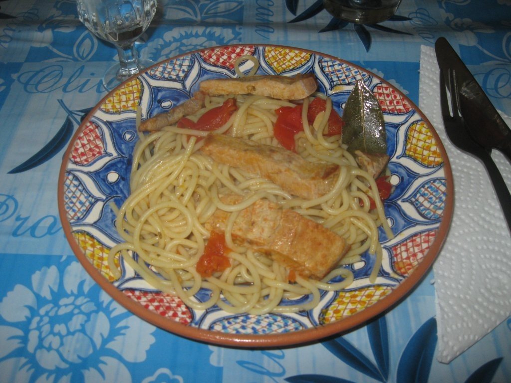 Spaghete picante cu carne(Esparguete picante com carne grilhada)