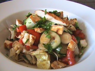 Salata cu piept de pui la gratar