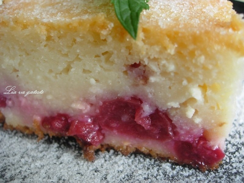 Prajitura turnata, cu branza dulce si visine