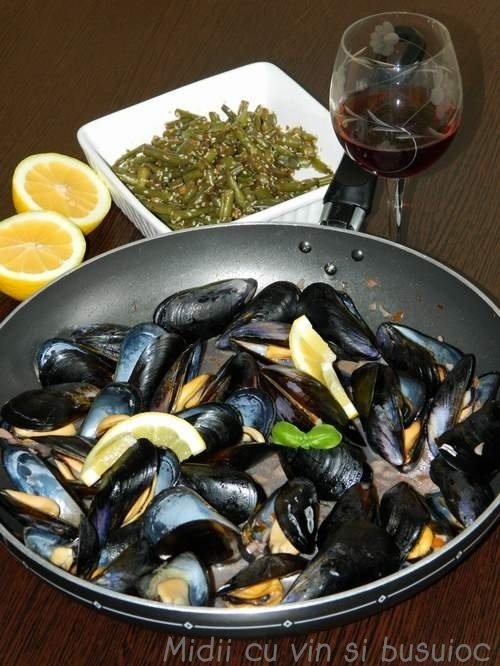 Midii cu vin si busuioc