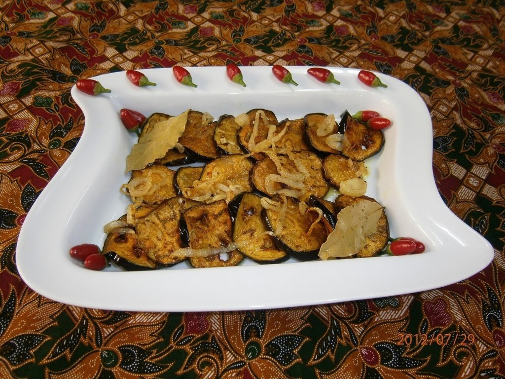"Fried brinjal"-Vinete calite:reteta sri lankeza