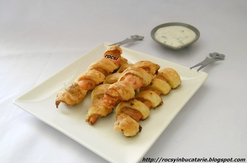 Fasii de pui in foietaj cu sos alb