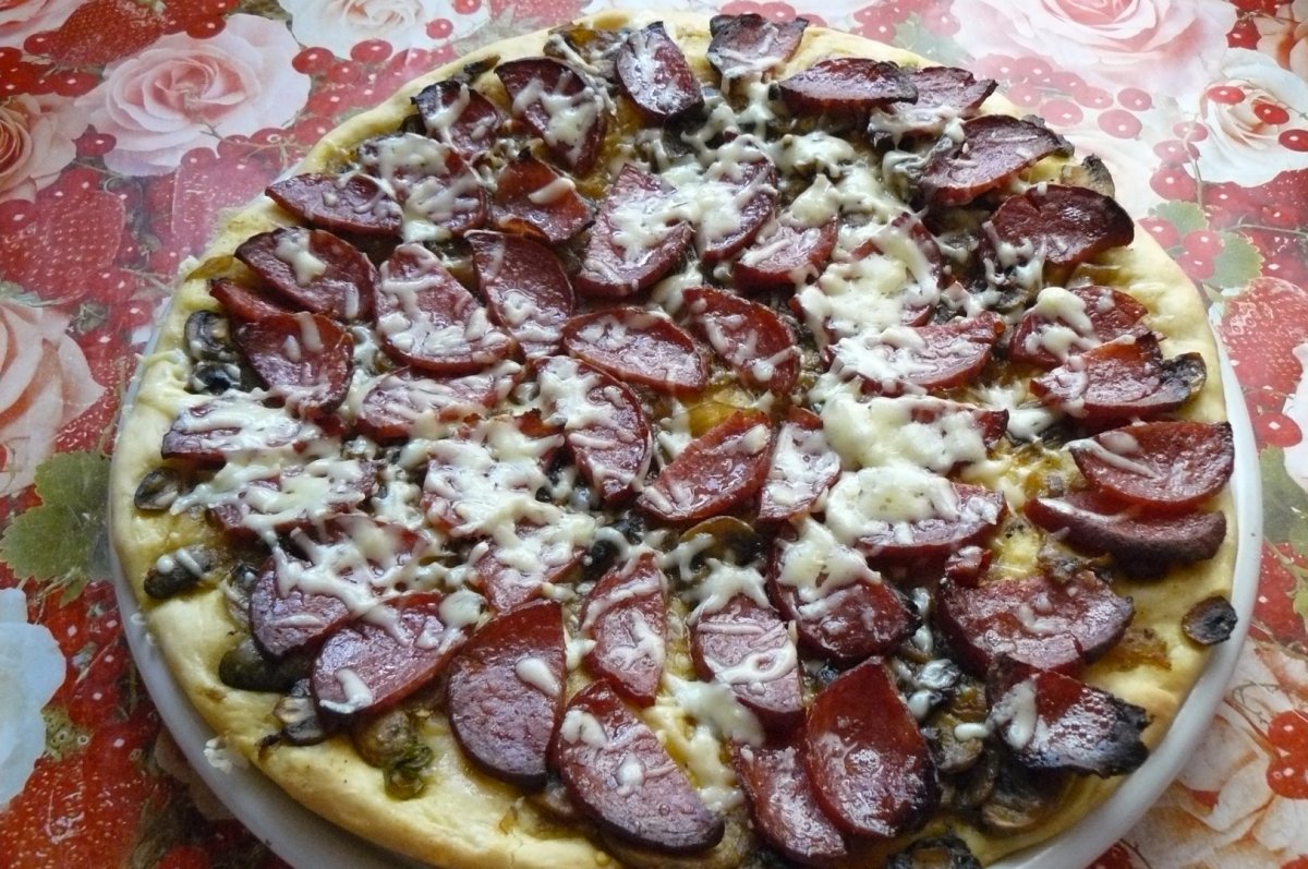 PIZZA PICANTĂ CU CIUPERCI