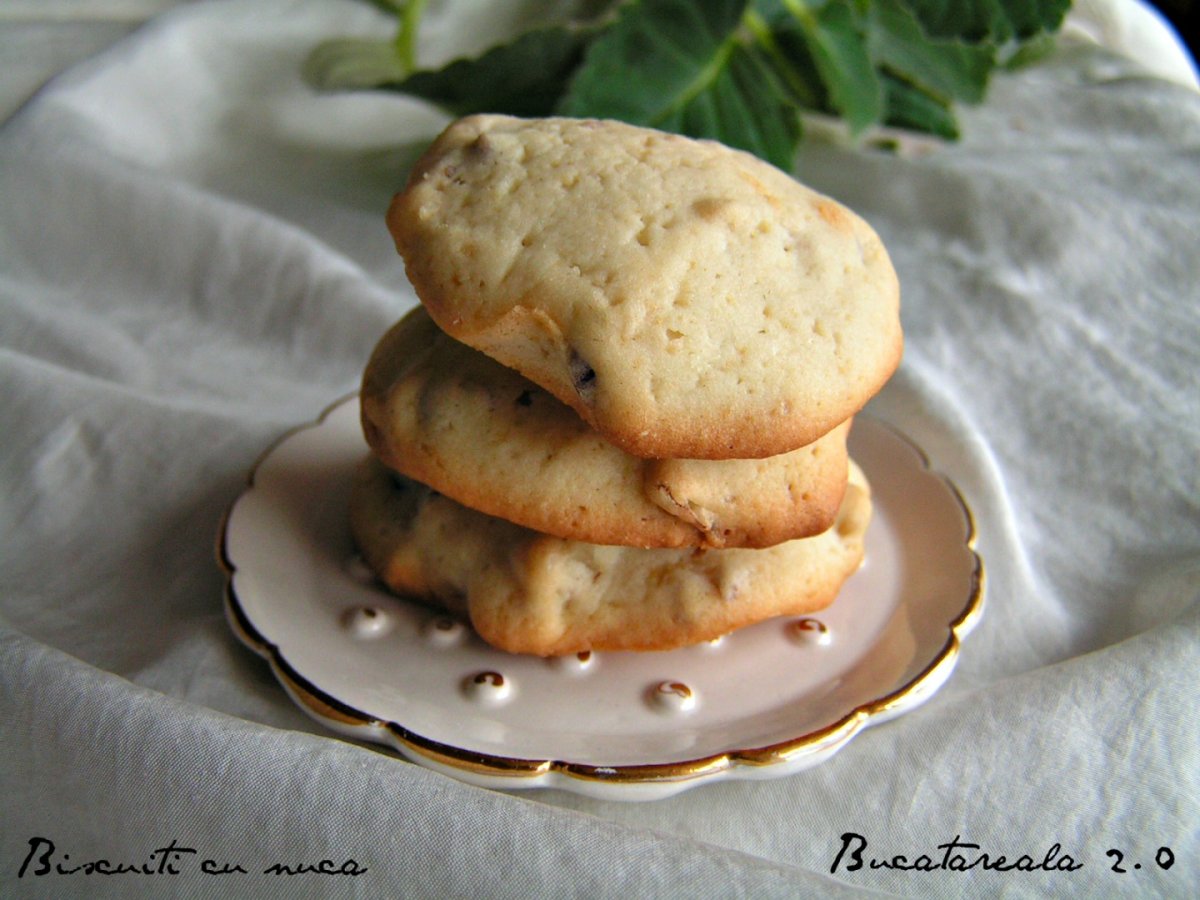 Biscuiti cu nuca