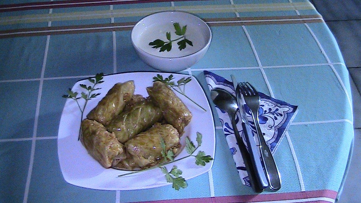 SARMALE  DELICIOASE  CU HRIBI SI CARNE