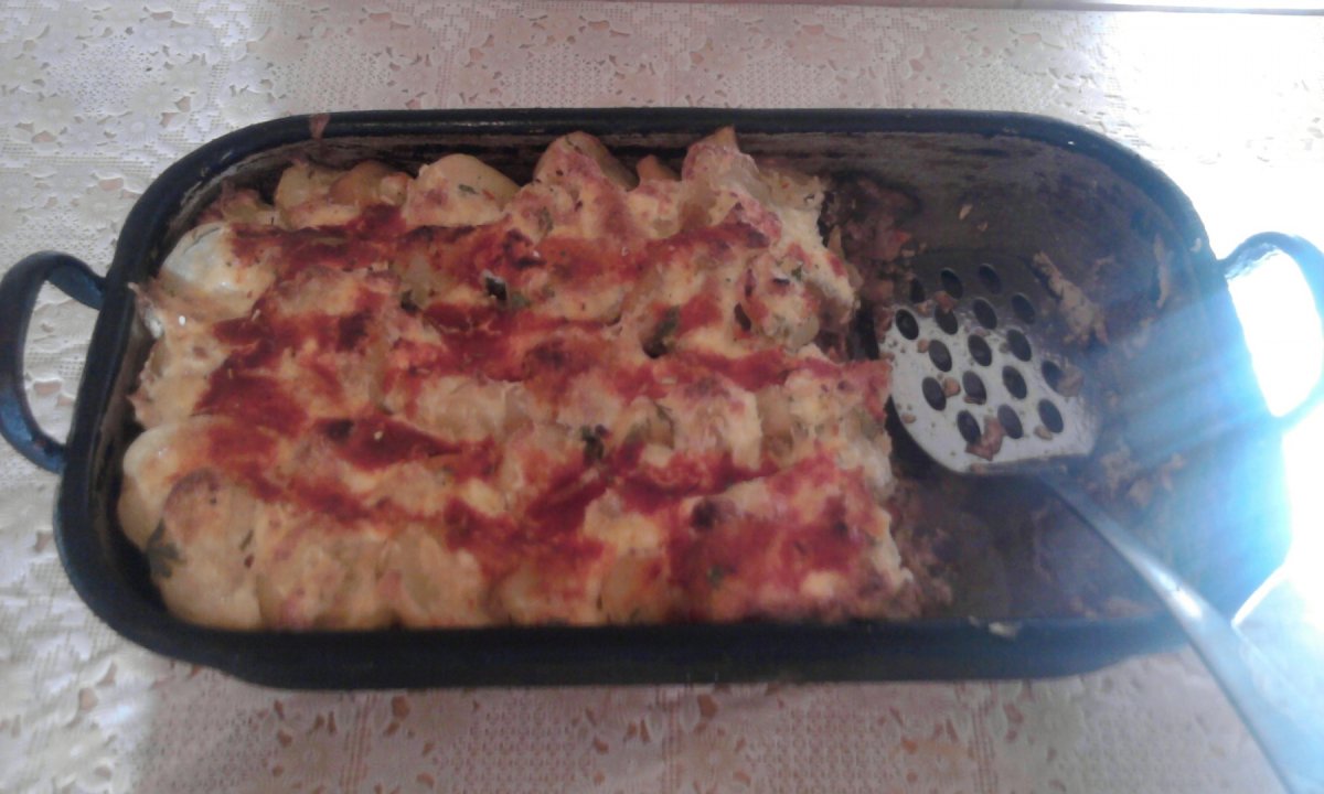 Cartofi cu carne de vita la cuptor