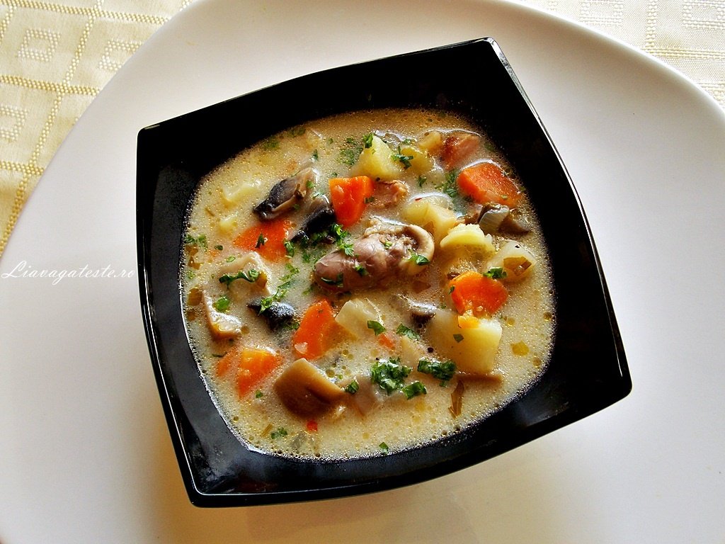 Ciorba cu legume si inimi de pui