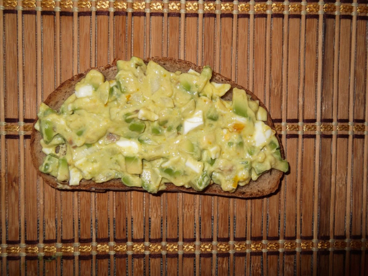Salată de avocado cu ou