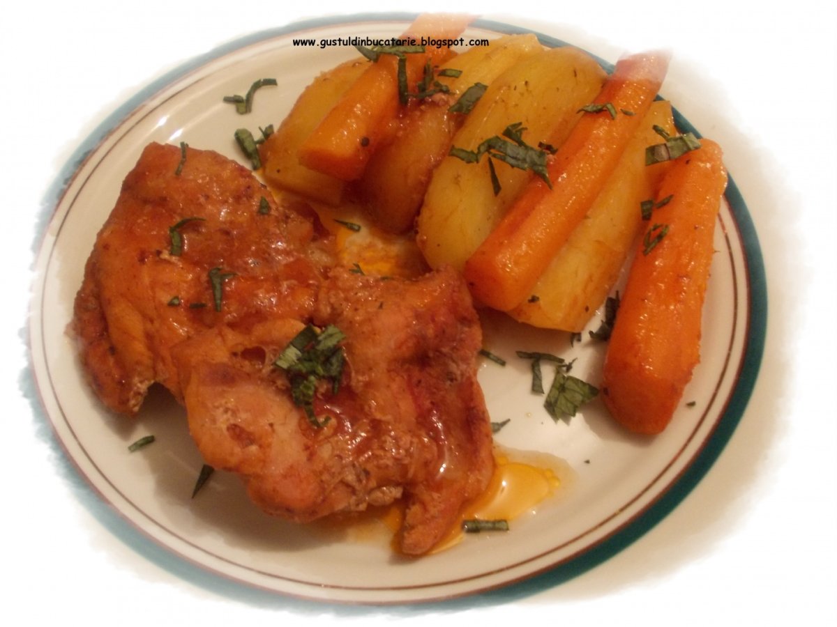 Carne de porc cu legume la cuptor