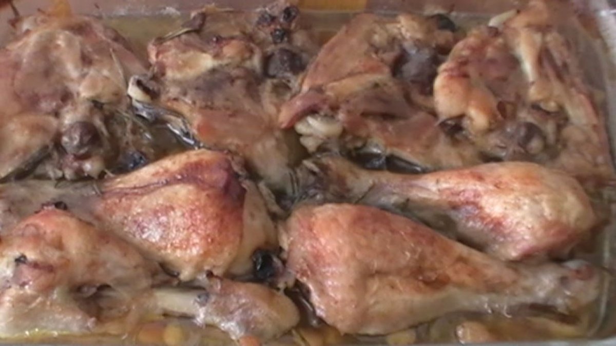 Pulpe de pui cu bere si stafide la cuptor