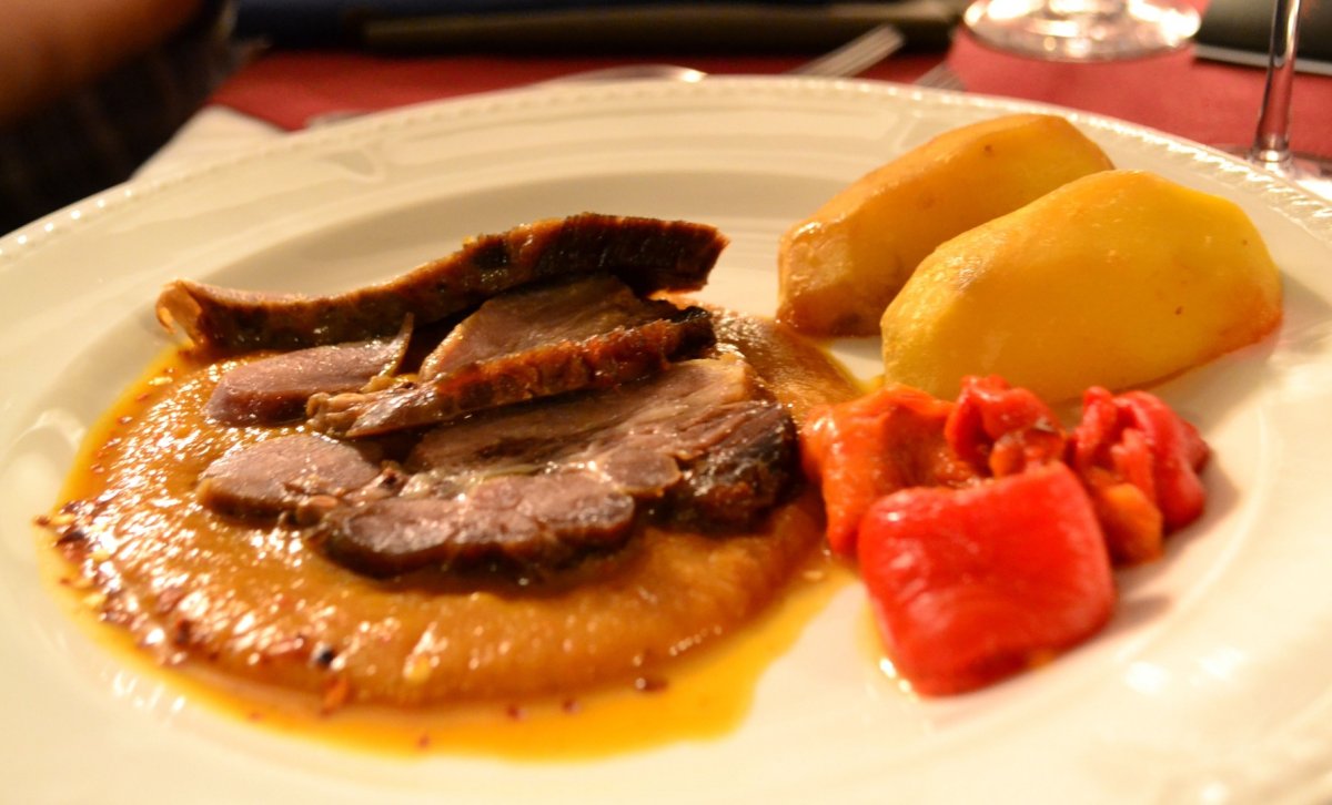 Berbecut cu sos de legume