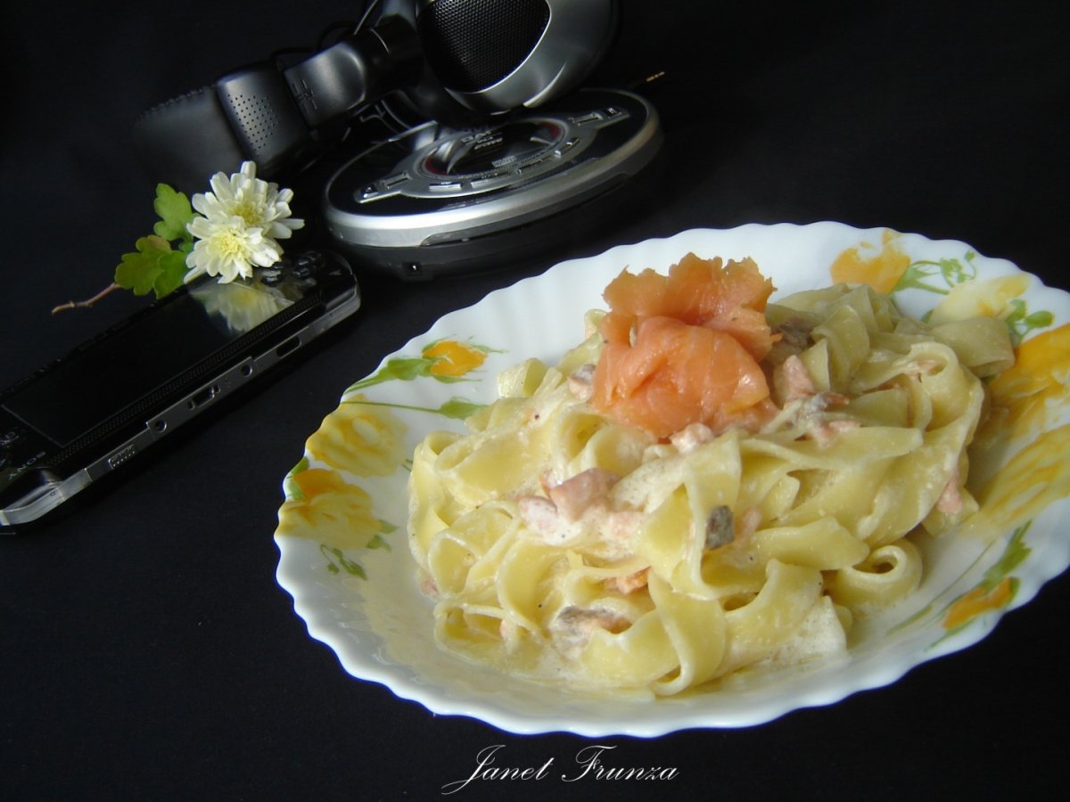 Fettuccine cu somon afumat