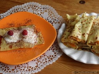 Clatite cu dulceata de caise si inghetata