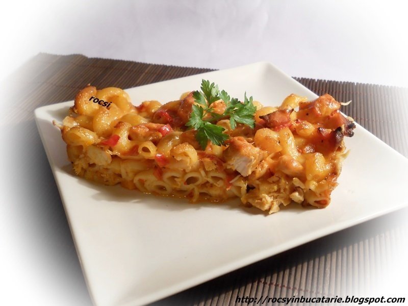 Paste cu pui in sos la cuptor