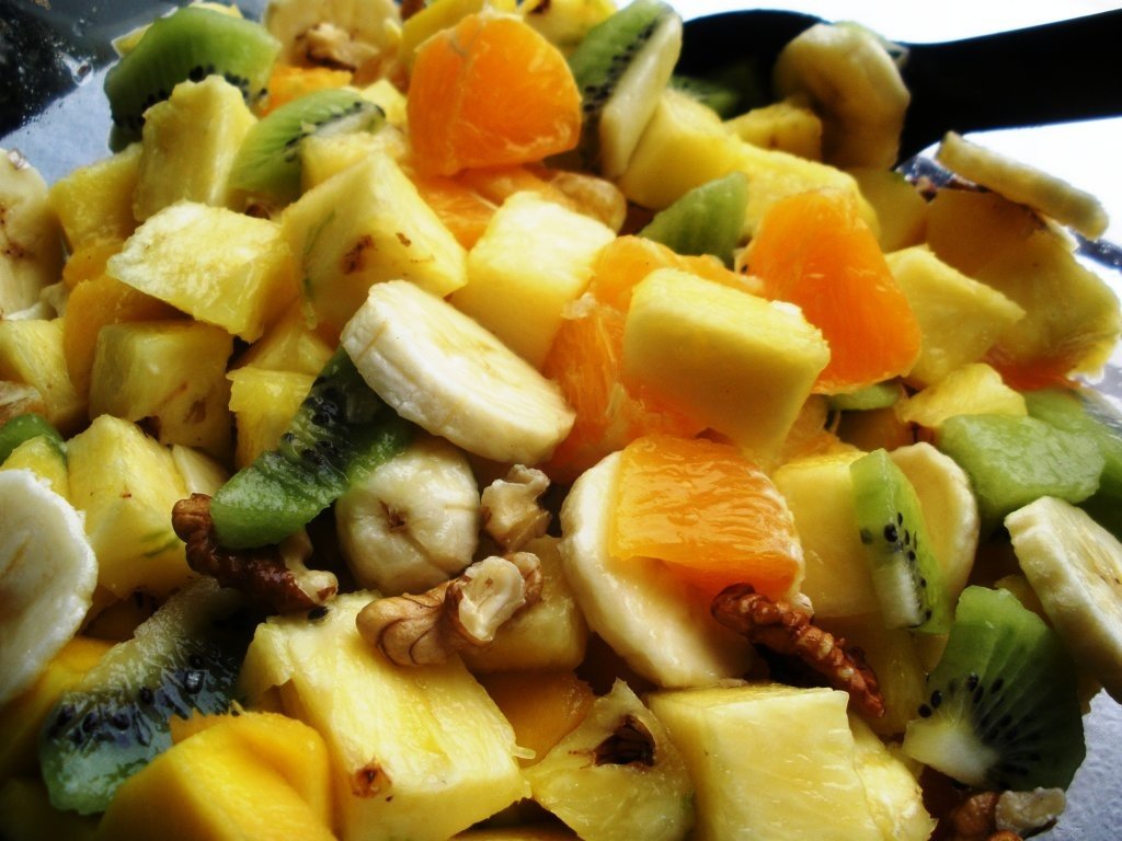 Salata de fructe cu nuci