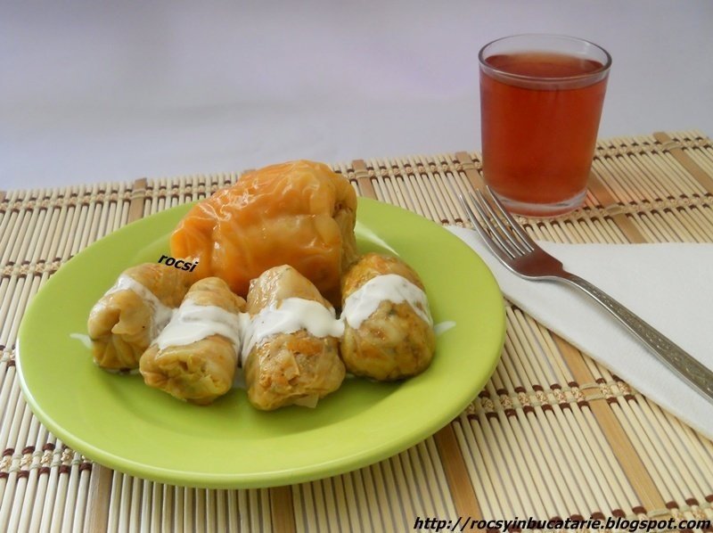 Sarmale si ardei umpluti cu carne de curcan si ciuperci