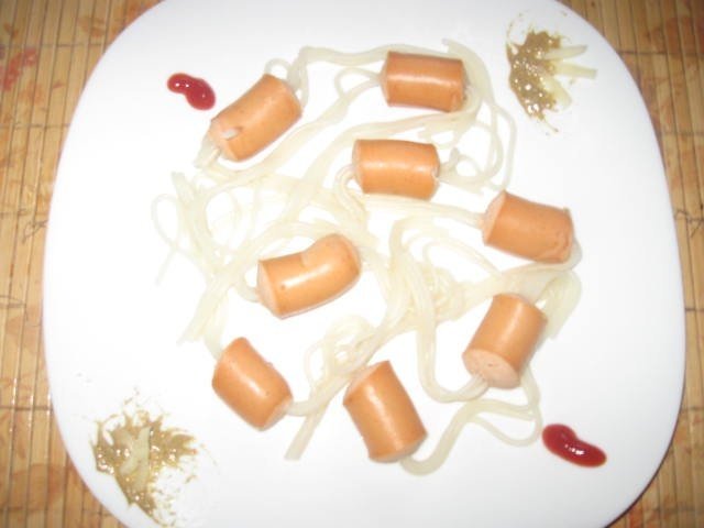 Crenvuşti " dantelaţi " din piept de pui  cu spaghete