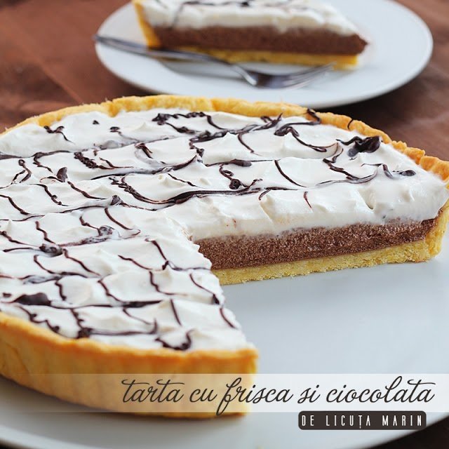 Tarta cu frisca si ciocolata